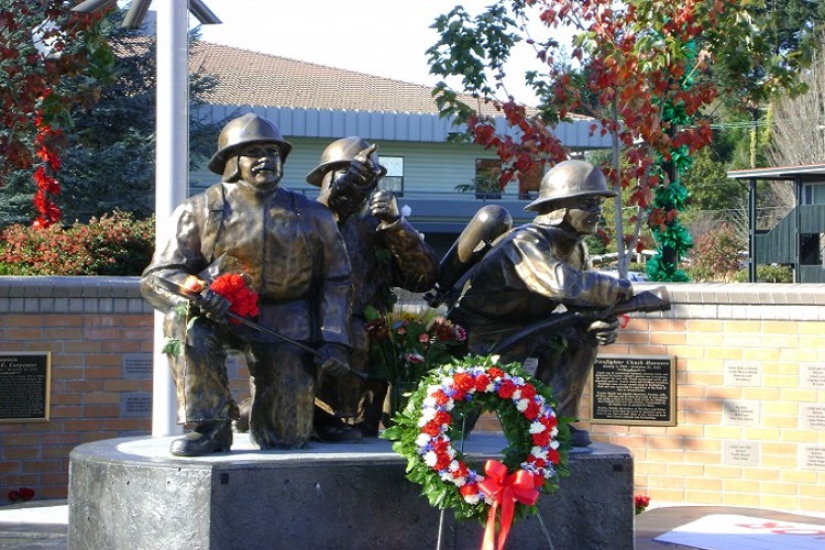 Coos Bay honors three firefighters who gave their lives