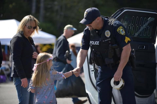 Officers build relationships at community events